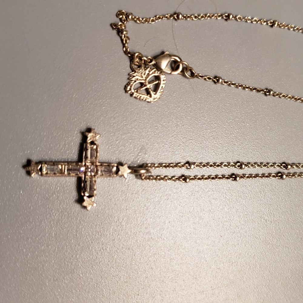 Virgin saints and Angel's necklace